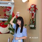 海口首家草莓熊包围的咖啡店