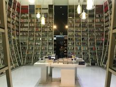 -钟书阁(松江泰晤士小镇店)