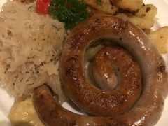 蜗牛式猪肉煎肠配酸菜、煎土豆片-申德勒西餐厅(日坛路总店)
