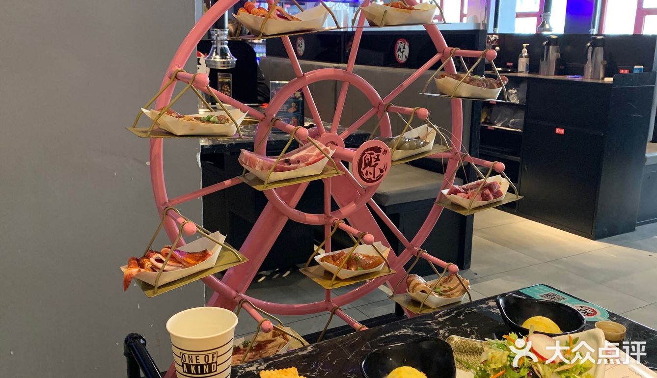 三个人根本吃不完。目前活动也多