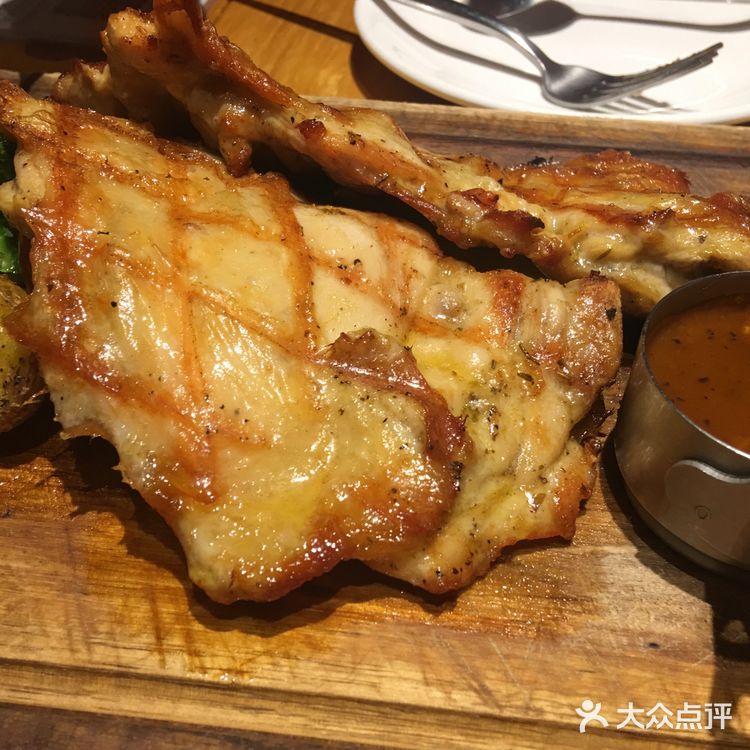 一楼大多数是适合2-3人的 二楼是3-4人