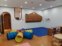 -抱抱熊托育中心(大悦城店)