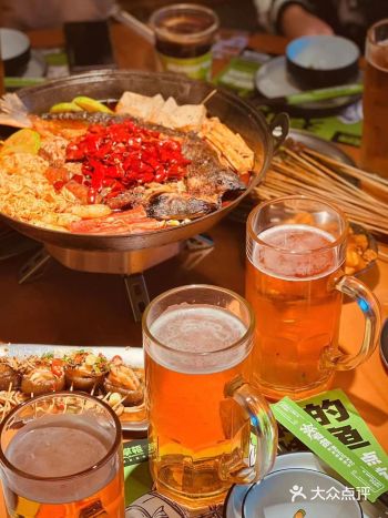   这家烤鱼店真的超级好吃，在成都周末也是排着队的那