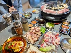 -围炉肉舍•炭烤活鳗•丹东海鲜烤肉(步行街店)