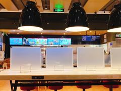 大堂-肯德基(虹桥高铁店)