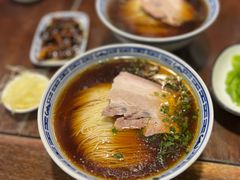 红汤底-同得兴 Since·1995 传统苏式面馆(嘉馀坊店)