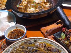 -老码头黑皮肘子锅包肉(赣水路店)