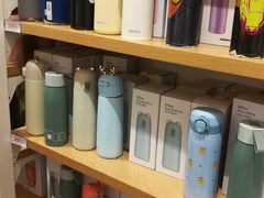 -名创优品(北京新中关购物中心地铁层店)