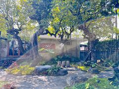 -Chom Cafe and Restaurant