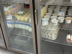 面包甜点陈列柜-白色日记·手作酸奶(麦凯乐店)