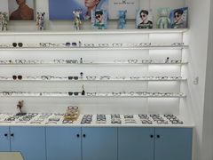 -一人多镜蔡司·依视路眼镜店(琉璃店)