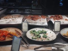 -大中华希尔顿酒店-念自助餐·嗨啤·小龙虾