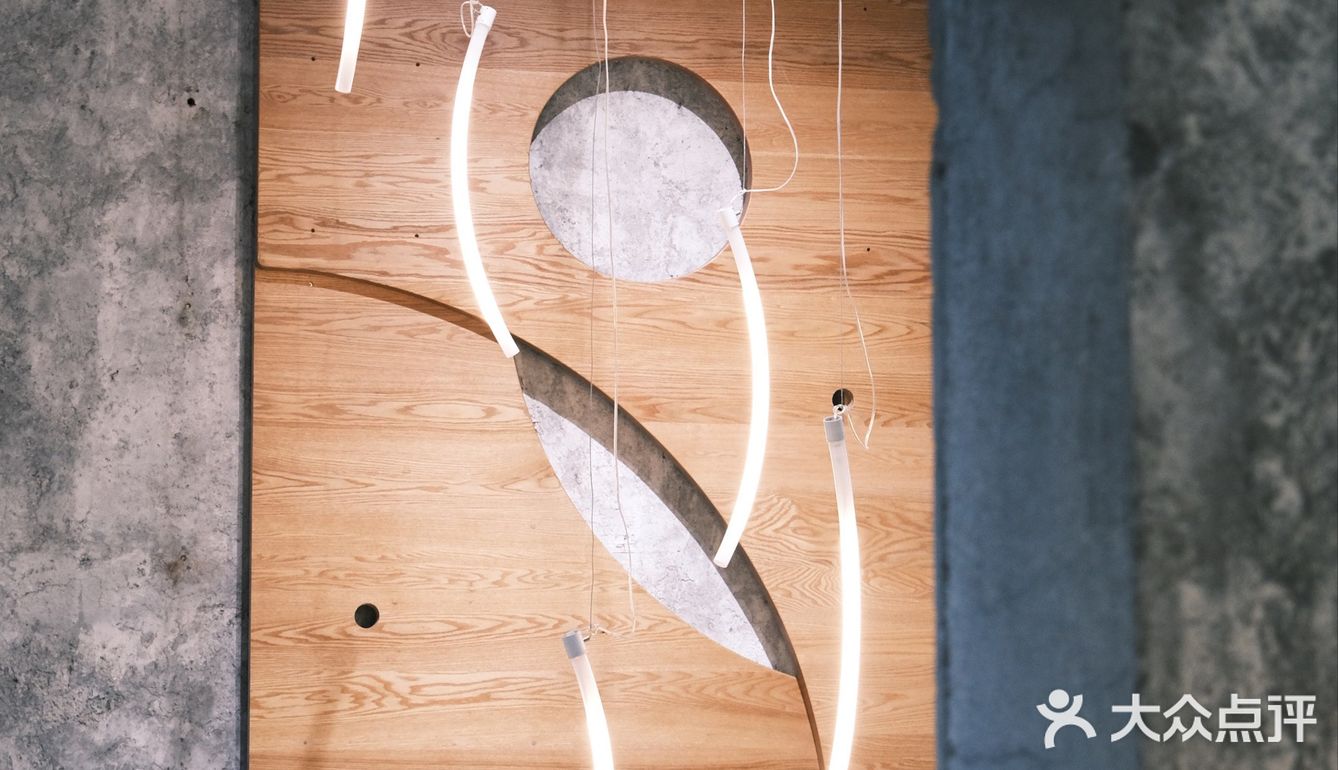 这是一家开业还不到一年的新店，却吸引了无比多