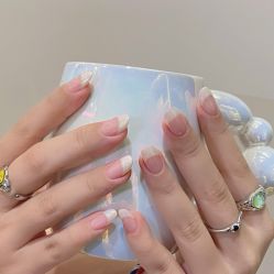 -花岐款式专研健康美甲沙龙