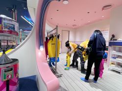 -奈尔宝家庭中心·亲子餐厅(北京东坝万达店)