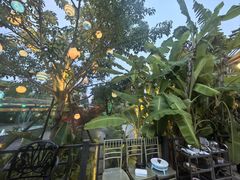 -茅草房·河畔园林火锅