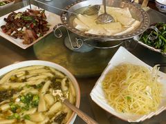 -石磨豆花家常菜·牦牛排土火锅