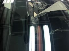 -鲨鱼皮汽车凹陷玻璃修复(静安店)