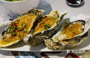 Steamed Oysters with Diced Chili Sauce