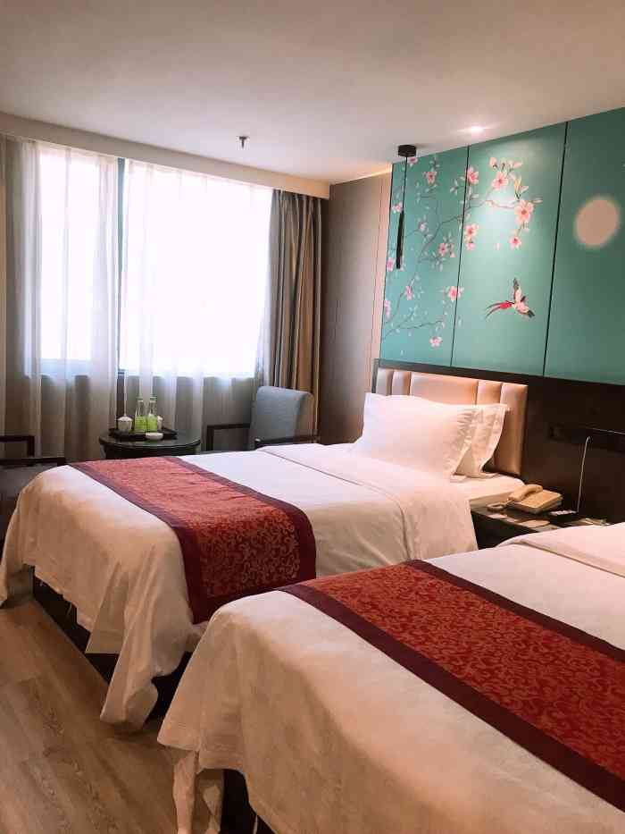 厦门和悦酒店-"一桌1200,没有服务费～还有包间可以唱.