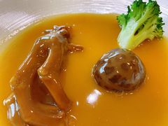 活扣鲍鱼拼鹅掌煨米饭-名鲜·粤宴(黄浦滨江路店)