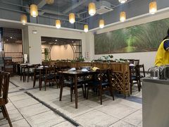 大堂-胡须哥网红竹筒菜
