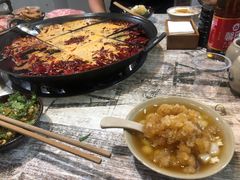 -渝嘴小老弟老火锅(华新村店)