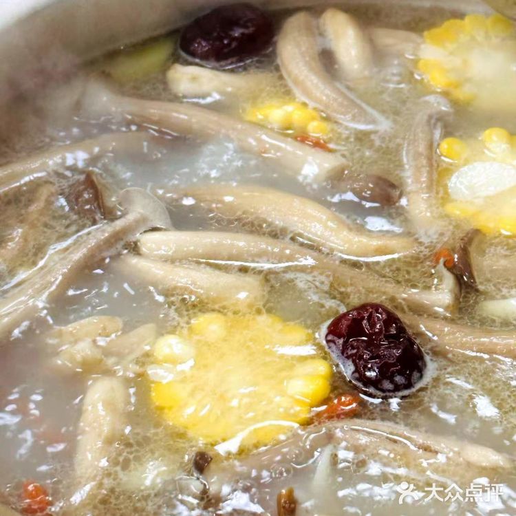 我还以为乐山就钵钵鸡好吃，没想到汤锅味道也正