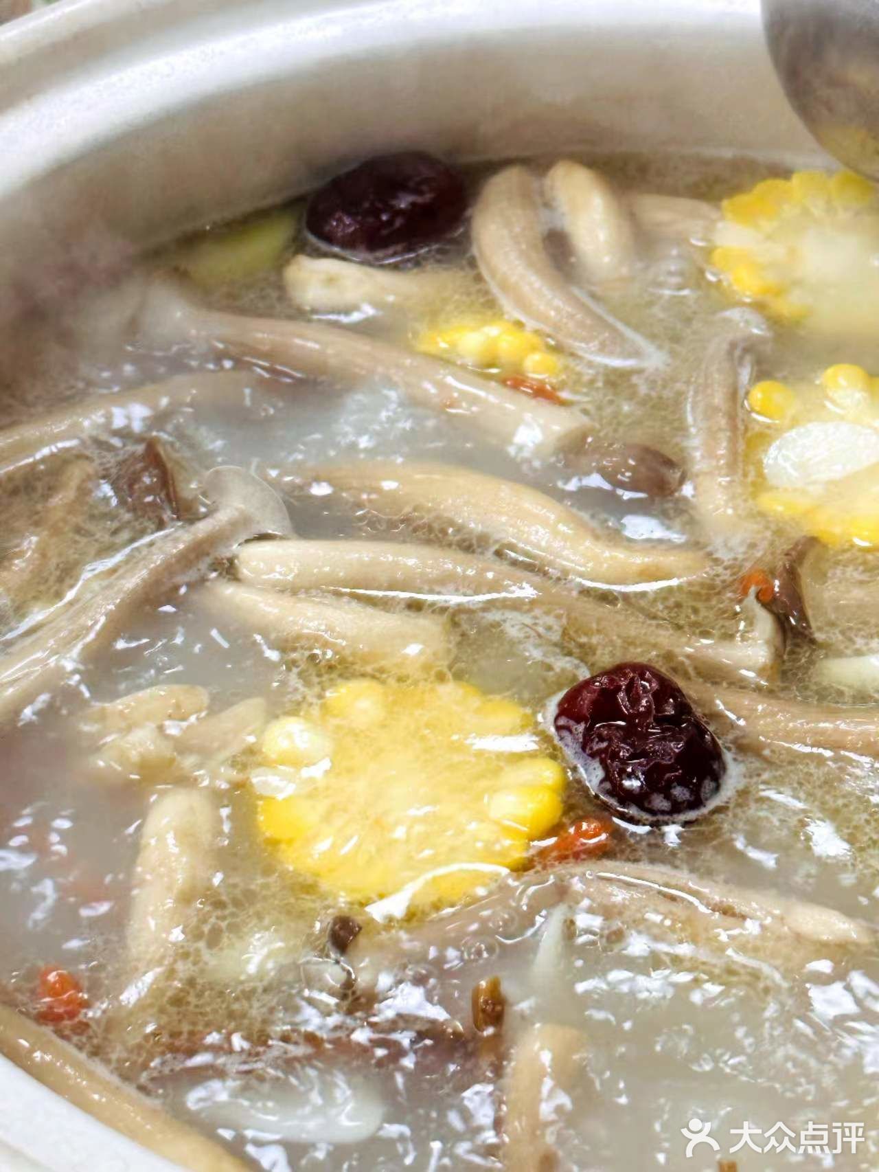 我还以为乐山就钵钵鸡好吃，没想到汤锅味道也正