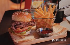 Hawaiian Beef Bacon Burger