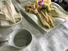 -羊家胡同·龙虾烧烤火锅(龙汇路店)