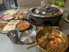 -围炉肉舍•炭烤活鳗•丹东海鲜烤肉(步行街店)