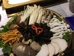 -尚尚仙·酸汤猪手·猪肚鸡火锅(华联万柳购物中心店)