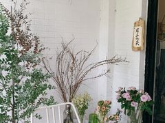 -彳亍咖啡·这里(水湾路店)