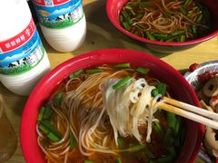 -梁老三麻辣鸡头总店