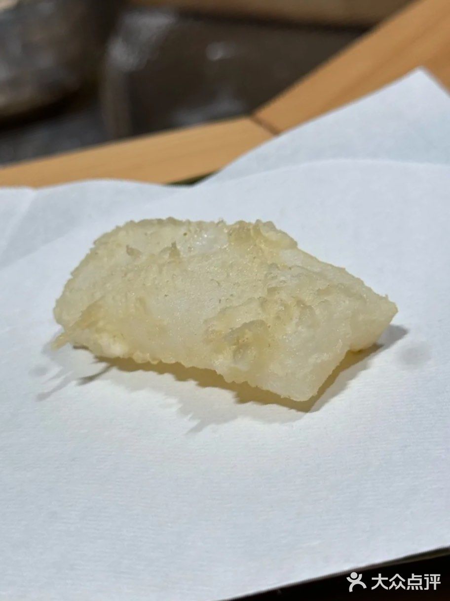朋友酒杯碰一碰