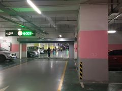 -爱琴海购物公园-地下停车场