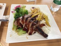 烧鸭腿拼盐焗鸡翅饭-汕头大学-食堂