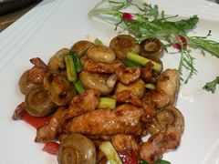香煎口蘑脆爽肉-周三的情书花园餐厅(江北店)