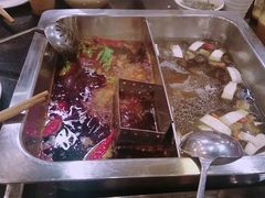 -百年川椒重庆老火锅(光谷店)