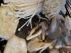 菌菇拼盘-唯成•韩国炭火烤肉 유성고기