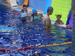 -龙格亲子游泳•水育早教运动中心