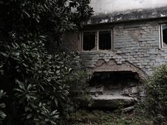 -四川汶川特大地震漩口中学遗址