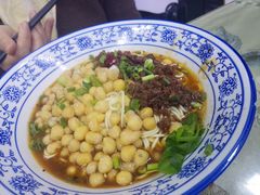 -渝之汇牛肉豌杂面