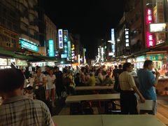 -六合夜市