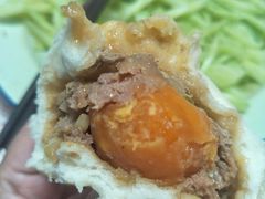 咸蛋黄超人包-老陶包子铺(南大西南村店)