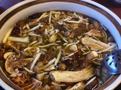 -东巴谷野生菌火锅餐厅