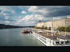 -多瑙河畔鞋履雕塑