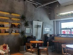 -三勾JJJ Burger&Coffee(梅溪湖店)