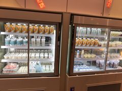面包甜点陈列柜-白色日记·手作酸奶(万象城店)